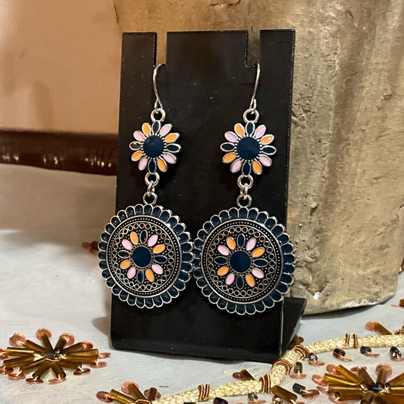 Elegant Floral Dangle Earrings - Picture 2 of 9